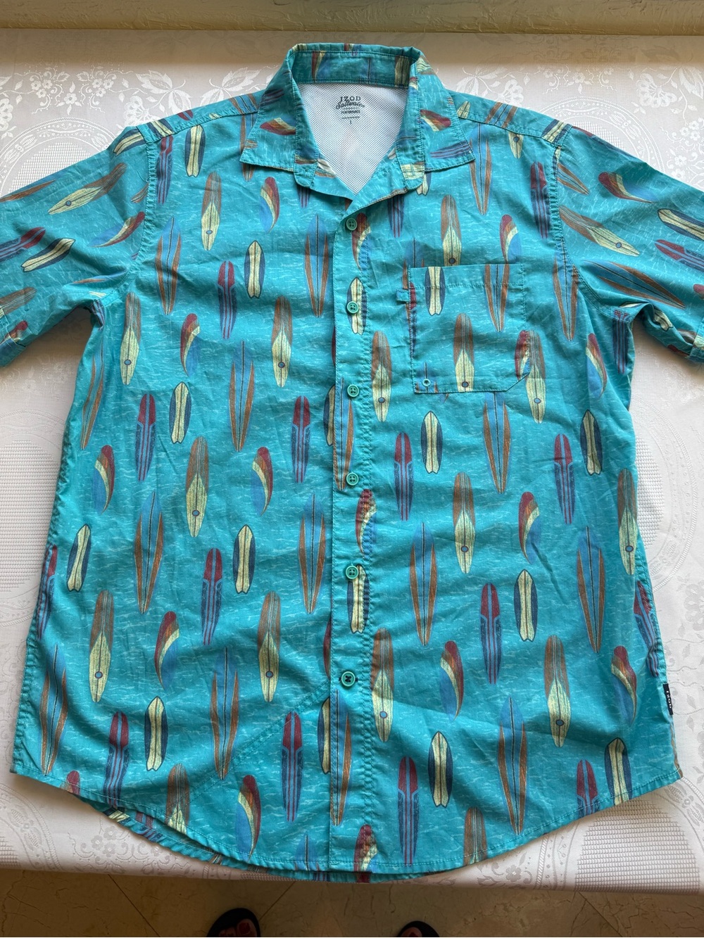 IZOD Saltwater Turquoise Surfboard Print Button-Up Hawaiian Shirt Men’s Size L